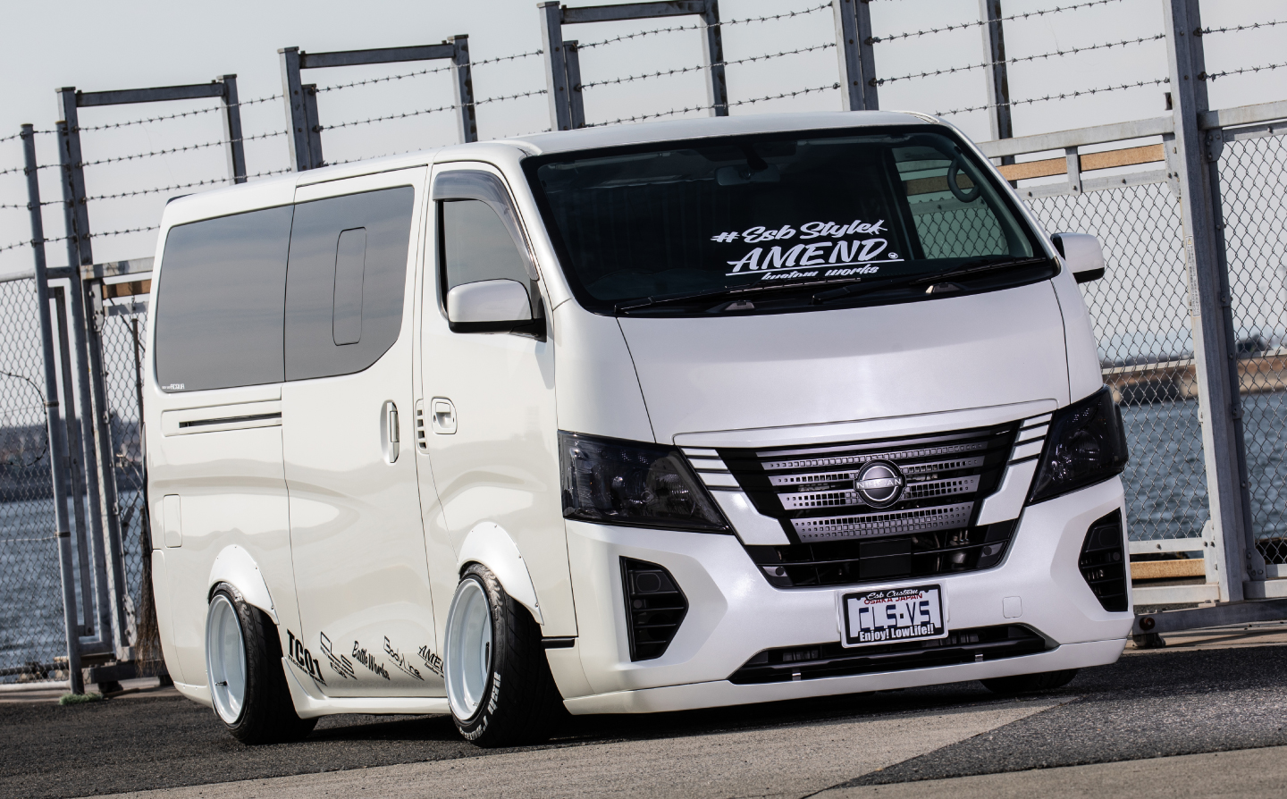 CLS VS NV350 E26　CARAVAN