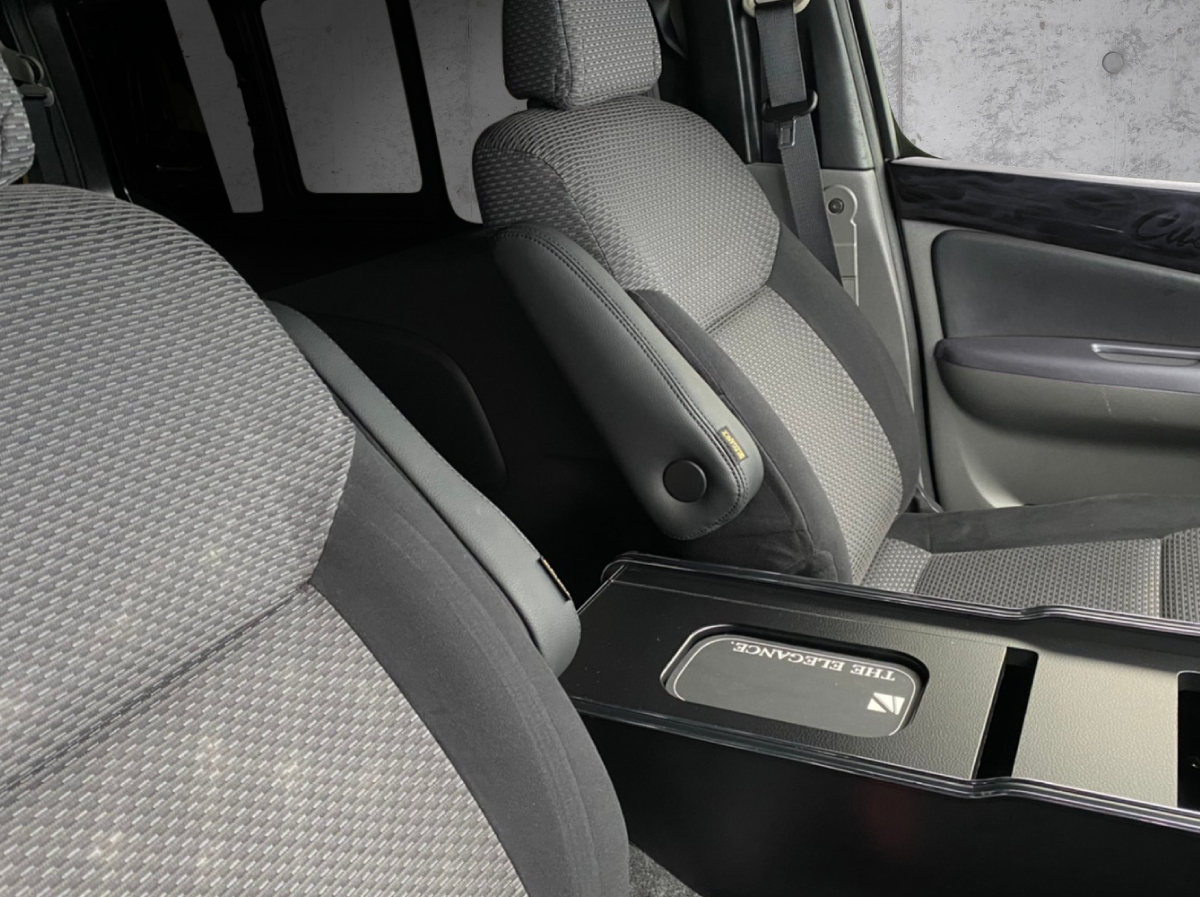 キャラバン フロントシートアームレスト 無段階タイプ