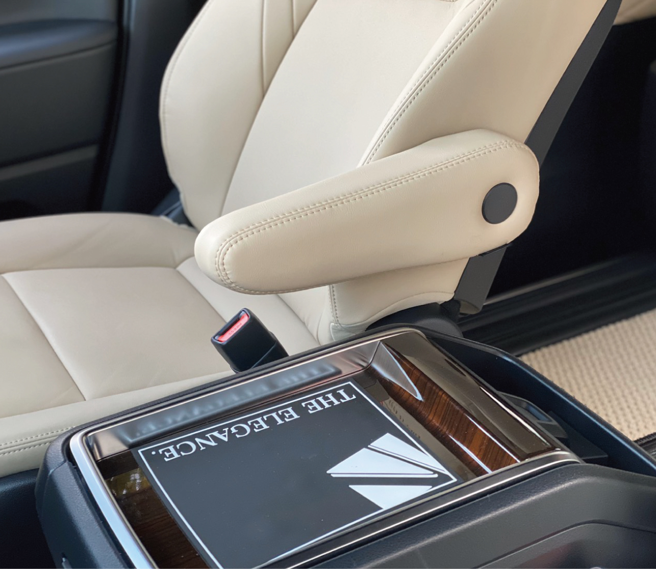 front seat armrest グランエース 用　フロントシートアームレスト 無段階タイプ
