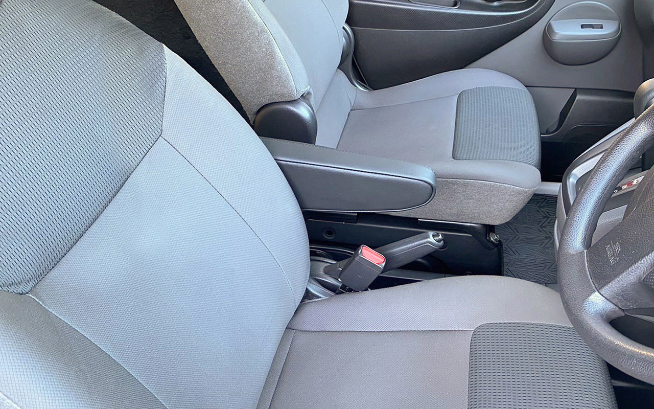 フロントシートアームレスト 無段階タイプ NV200バネット